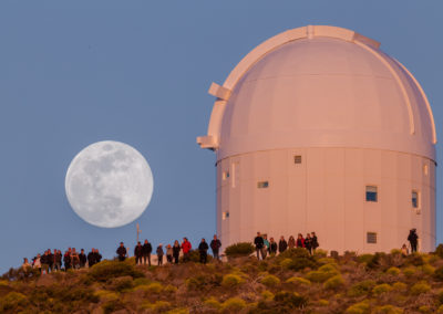 La luna se pone en el Observatorio del Teide